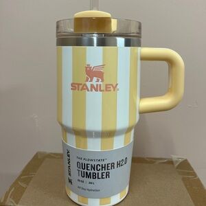Stanley NWT Butter Cabana Gloss 20 oz Tumbler with Handle